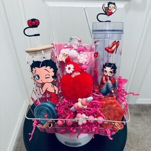 Betty Boop Themed Gift Set with Tumblers and Accessories